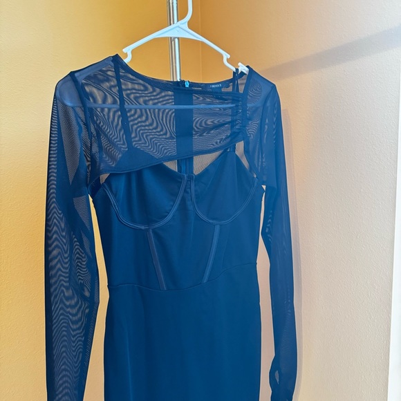 black dress - Picture 3 of 5